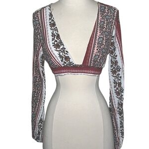 NWOT Stella Laguna Beach Boho Top Deep V Back Tie Cropped Long Sleeve Festival S